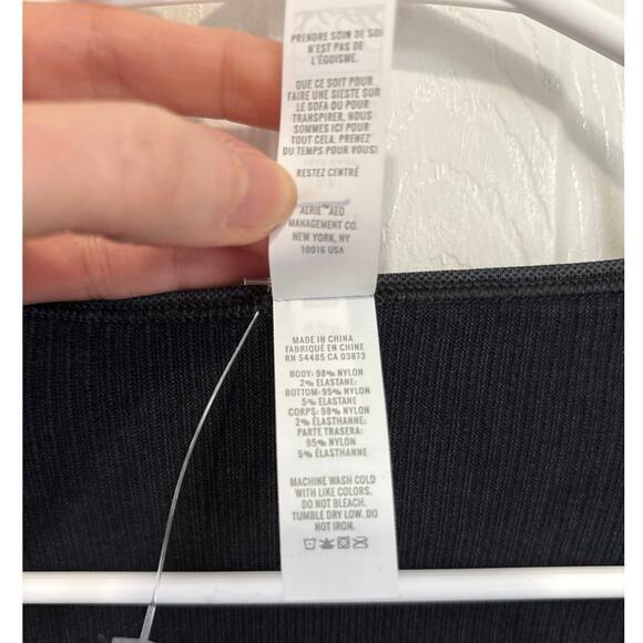 Offline by Aerie NWOT Black Cable Seamless Long Sleeve Cropped Top Small - Picture 8 of 8